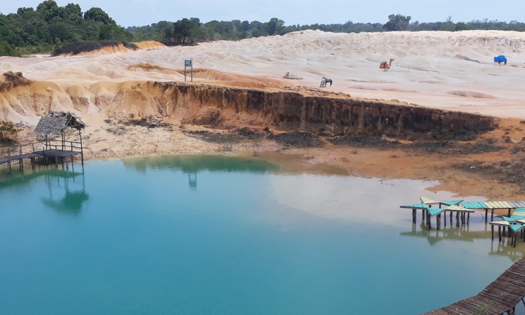 Daya Tarik Gurun Pasir Telaga Biru Bintan