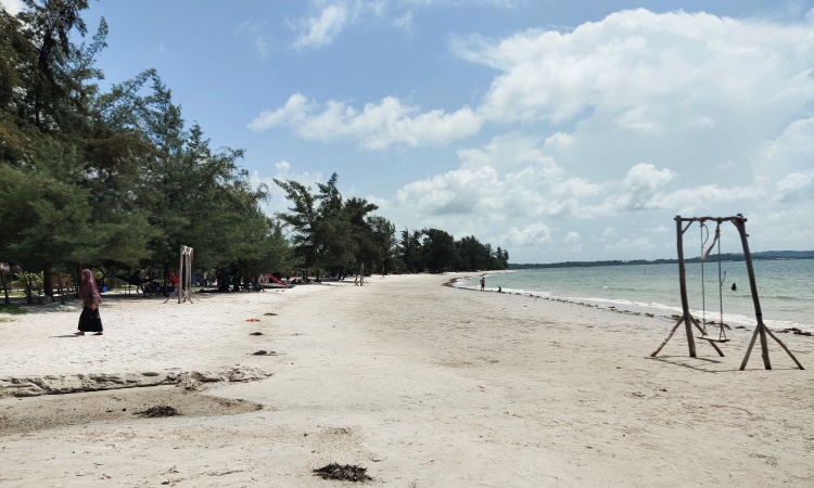 Daya Tarik Pantai Reviola