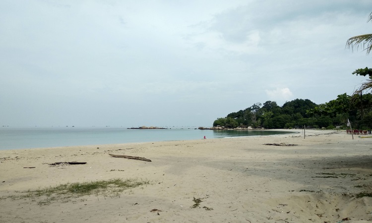 Daya Tarik Pantai Trikora