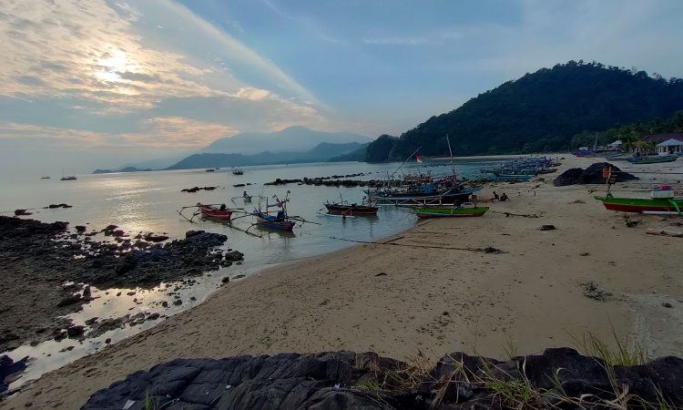 Harga Tiket Masuk Pantai Minang Rua Lampung