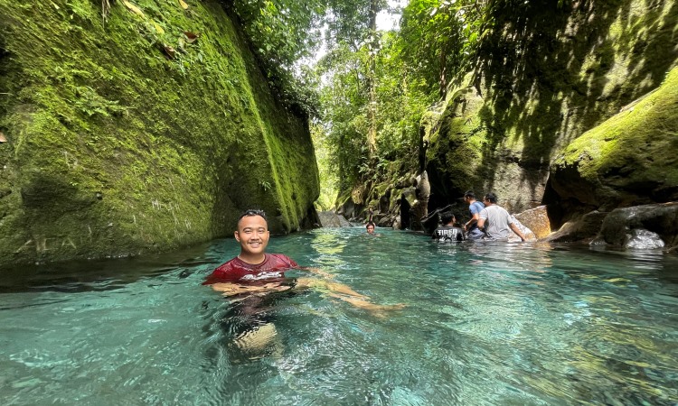 Kegiatan Menarik Air Terjun Pelaruga