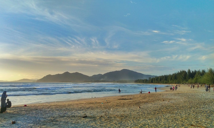 Kegiatan Menarik Pantai Lhoknga