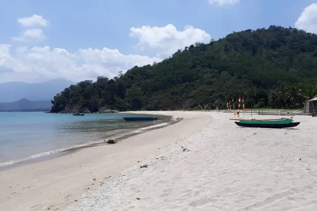 Pesona Keindahan Pantai Minang Rua di Lampung Selatan