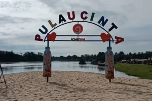 Pulau Cinta Teluk Jering, Destinasi Tepi Sungai yang Populer di Kampar