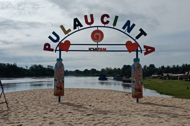 Pulau Cinta Teluk Jering, Destinasi Tepi Sungai yang Populer di Kampar