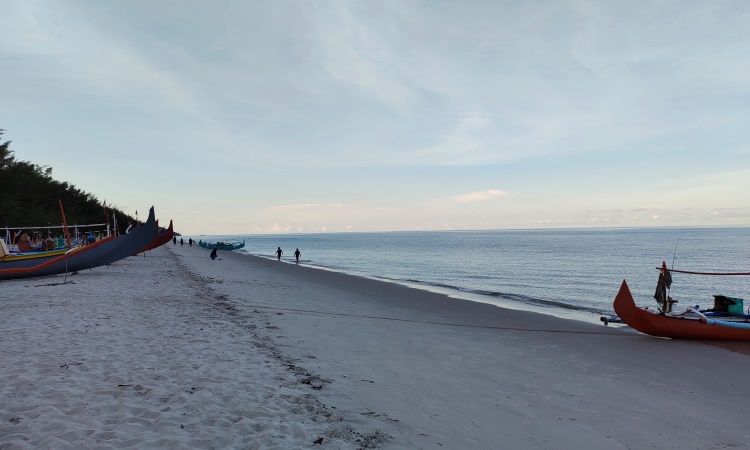 Aktivitas Pantai Tambak Belitung