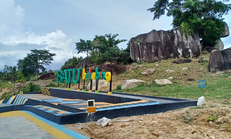 Alamat Batu Belimbing Bangka