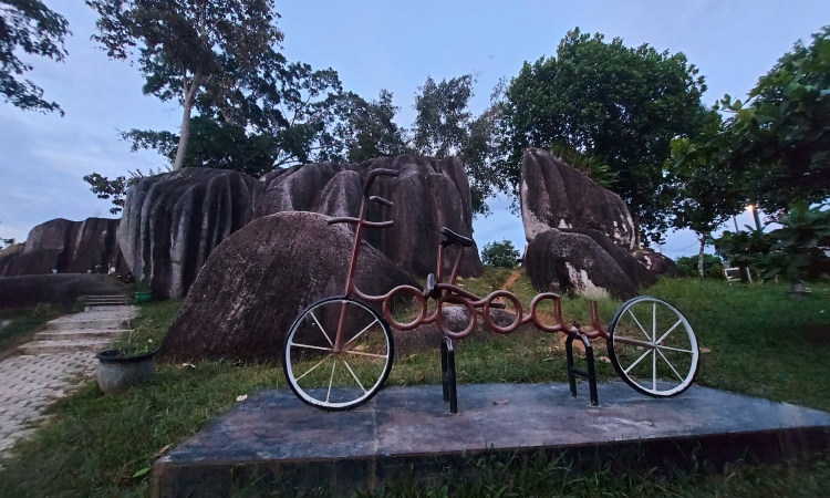 Daya Tarik Batu Belimbing Bangka