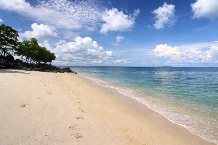 Alamat Pantai Bukit Berahu Belitung