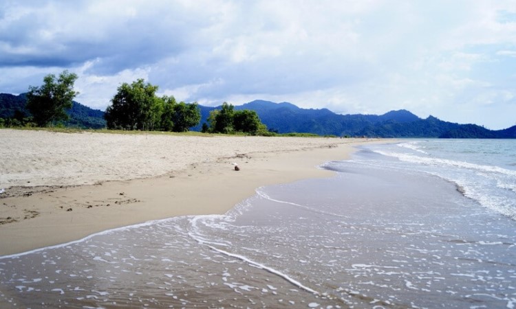 Pantai Sako, Wisata Bahari Tersembunyi Nan Eksotis di Padang