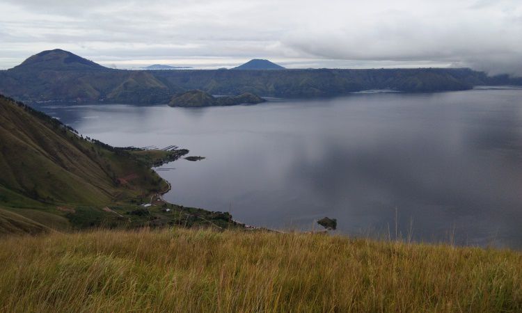 Bukit Siadtaratas, Tempat Terbaik Menikmati Indahnya Danau Toba di Dairi