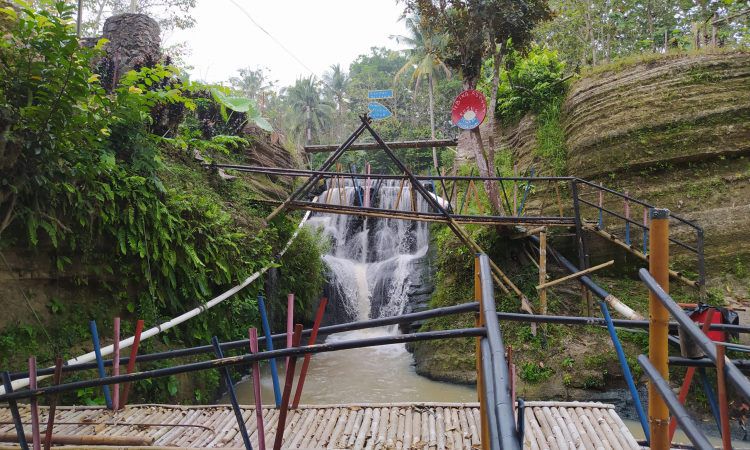 Curup Pancuran Emas Lampung