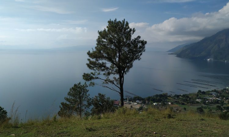 Daya Tarik Bukit Siadtaratas
