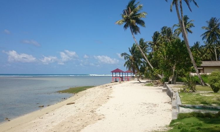 Daya Tarik Pantai Sorake