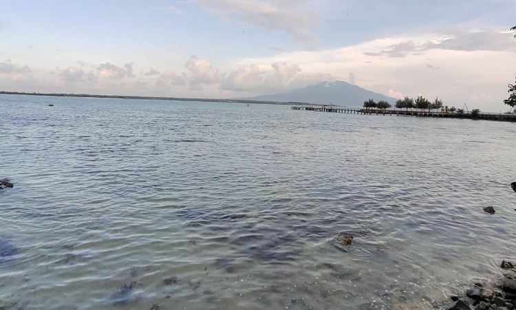 Fasilitas Pantai Merak Belatung
