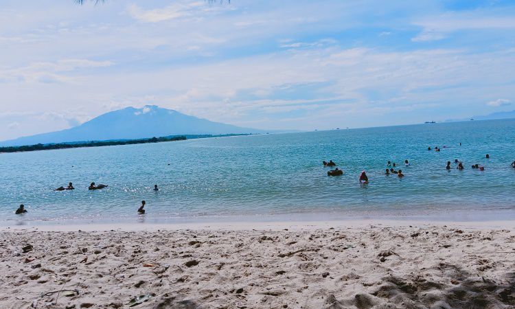 Kegiatan Menarik Pantai Bagus Kalianda