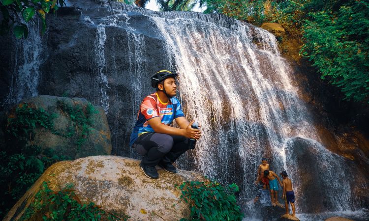 Kegiatan Menarik di Air Terjun Dua Putri