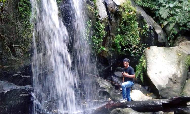 Kegiatan Menarik di Air Terjun Jatuhan Balok