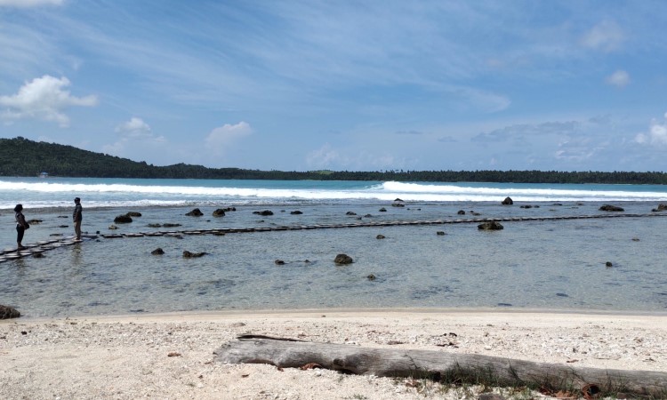 Kegiatan Menarik di Pantai Lagundri