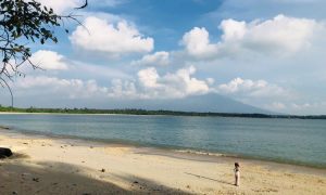 Pantai Bagus Kalianda, Pantai Eksotis dengan View Cantik Gunung Rajabasa