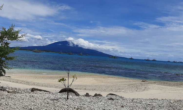 Pantai Merak Belantung, Pantai dengan Hamparan Pasir Putih Memukau di Kalianda