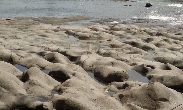 Pantai Salju, Pantai Cantik dengan Bebatuan Putih Eksotis di Deli Serdang