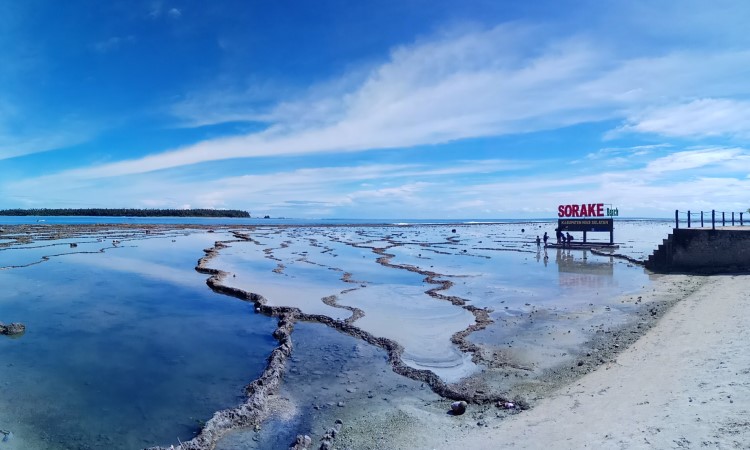Pantai Sorake, Spot Favorit untuk Para Pecinta Peselancar di Nias Selatan