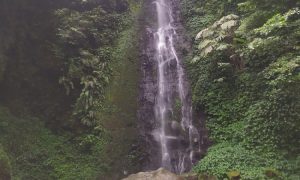 Air Terjun Sinar Tiga, Keindahan Air Terjun dengan Suasana Sejuk Nan Asri di Pesawaran