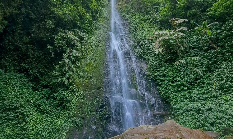 Aktivitas Menarik di Air Terjun Sinar Tiga