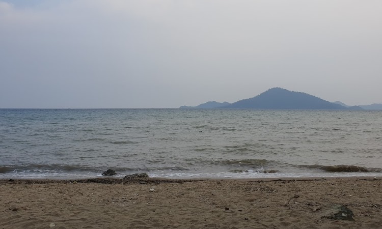 Aktivitas Menarik di Pantai Batu Mandi