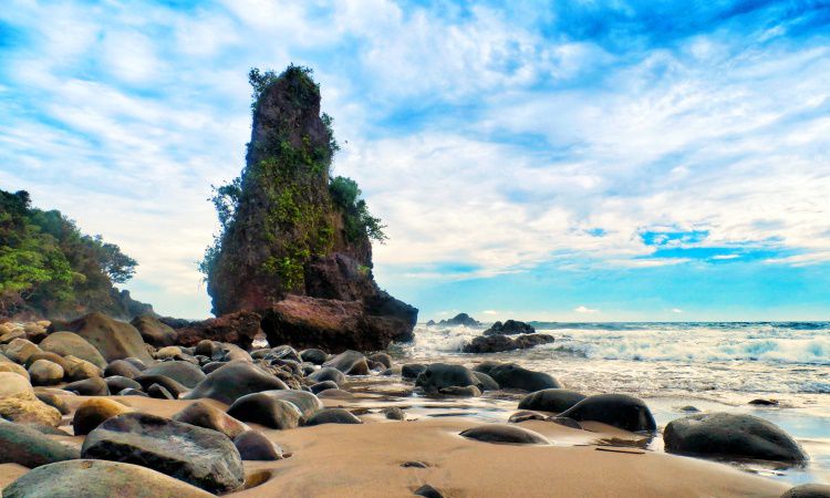 Aktivitas Menarik di Pantai Batu Tihang