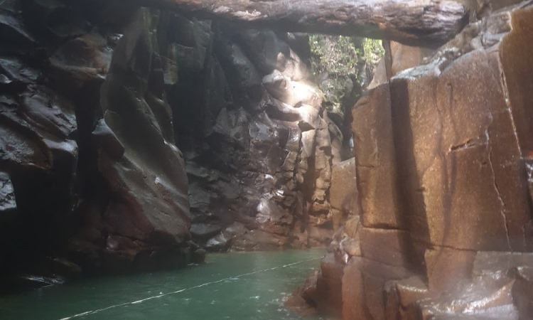 Alamat Goa Sigalapang Toba