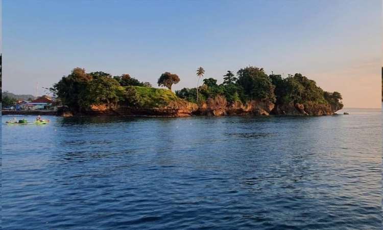 Bukit Selalau, Spot Foto Keren dengan View Alam Memukau di Pesisir Barat