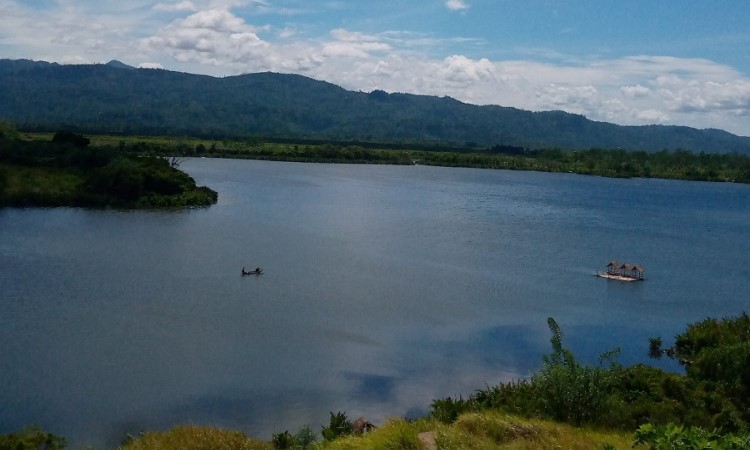 Daya Tarik di Danau Asam Suoh