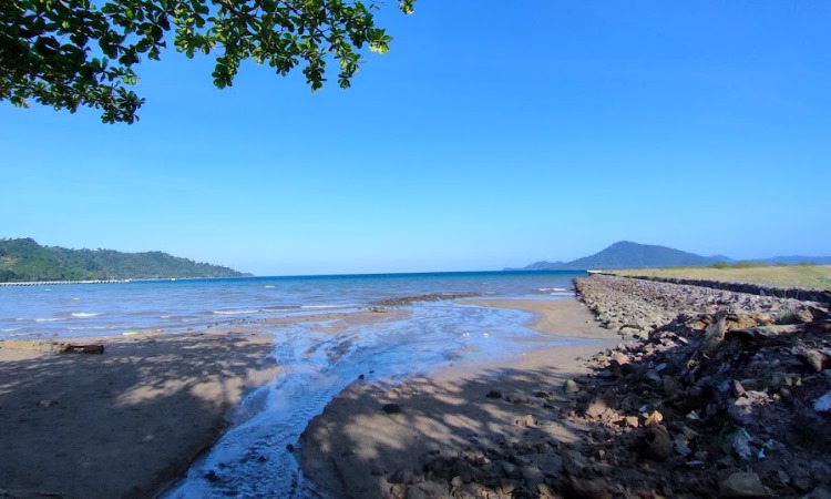 Daya Tarik di Pantai Batu Mandi