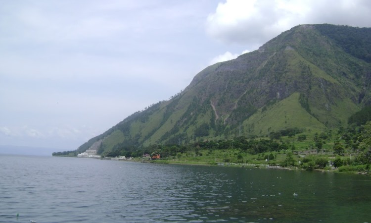 Daya Tarik di Pantai Silalahi
