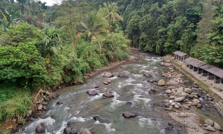 Fasilitas Air Terjun Sampuren Putih