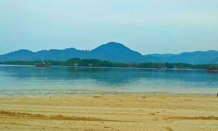 Fasilitas di Pantai Teluk Panda