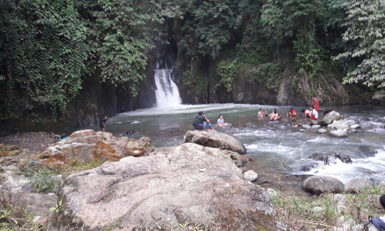 Kegiatan Menarik di Air Terjun Sampuren Putih