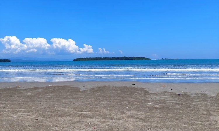 Aktivitas Menarik di Pantai Sirombu Nias Barat