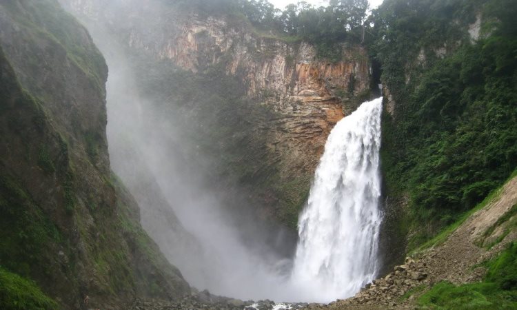 Daya Tarik di Air Terjun Sipulak