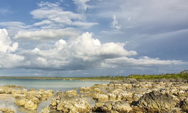 Pantai Tureloto Nias Utara