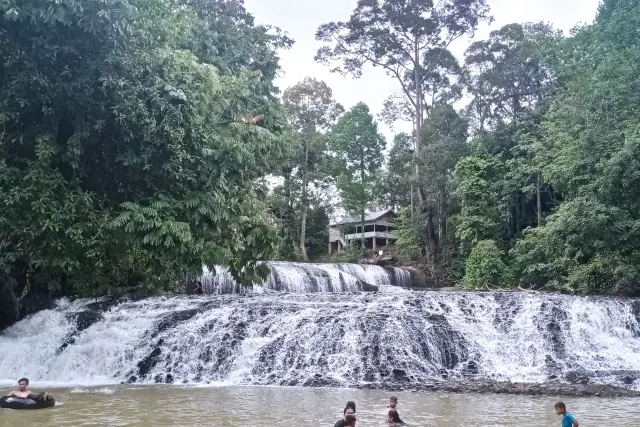 Aktivitas Air Terjun Caroce
