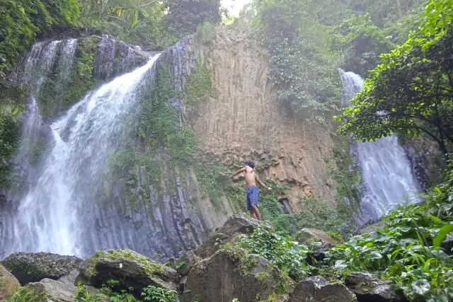 Aktivitas Air Terjun Lembah Pelangi