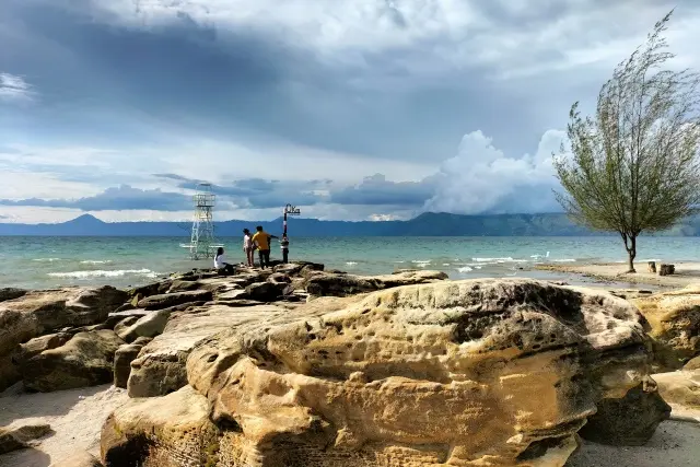 Aktivitas Pantai Batu Hoda