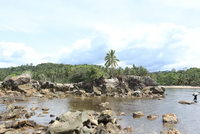 Aktivitas Pantai Karang Putih