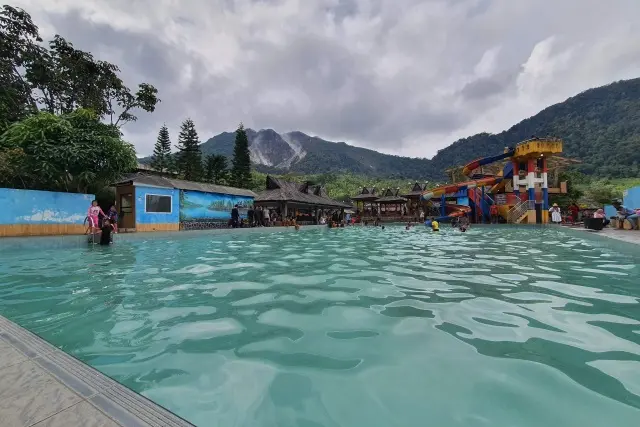 Aktivitas Pemandian Air Panas Pariban