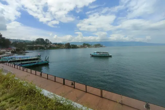 Alamat Pantai Bebas Parapat