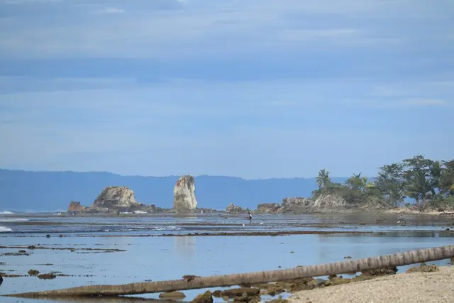 Alamat Pantai Karang Putih