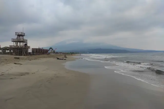 AlamatPantai Kedu Warna